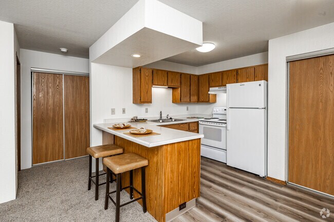 1BR, 1BA - 780SF - Kitchen - River Park Place Apartments