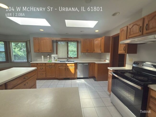 Photo - 104 W McHenry St