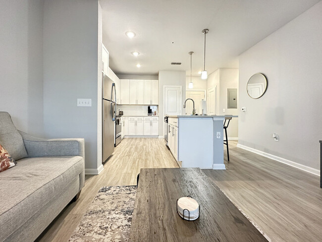 Building Photo - 1551 Flournoy Cir W Rental