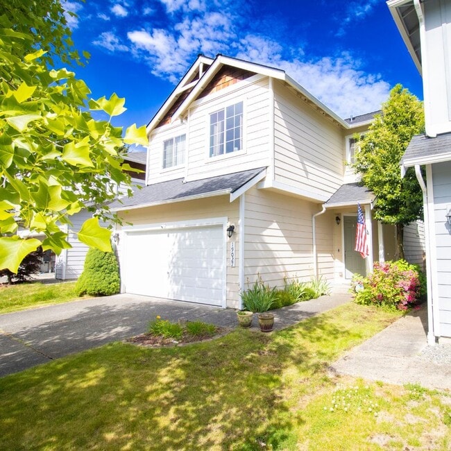 Beautiful 4 Bedroom + 2 Car Garage! - Beautiful 4 Bedroom + 2 Car Garage! House