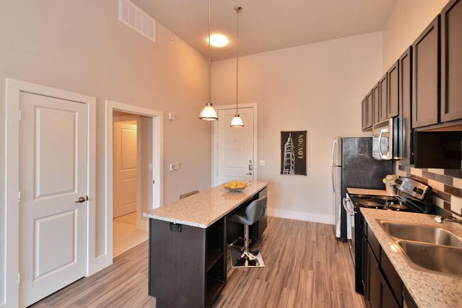 Photo - Oaks 5th Street Crossing at City Station