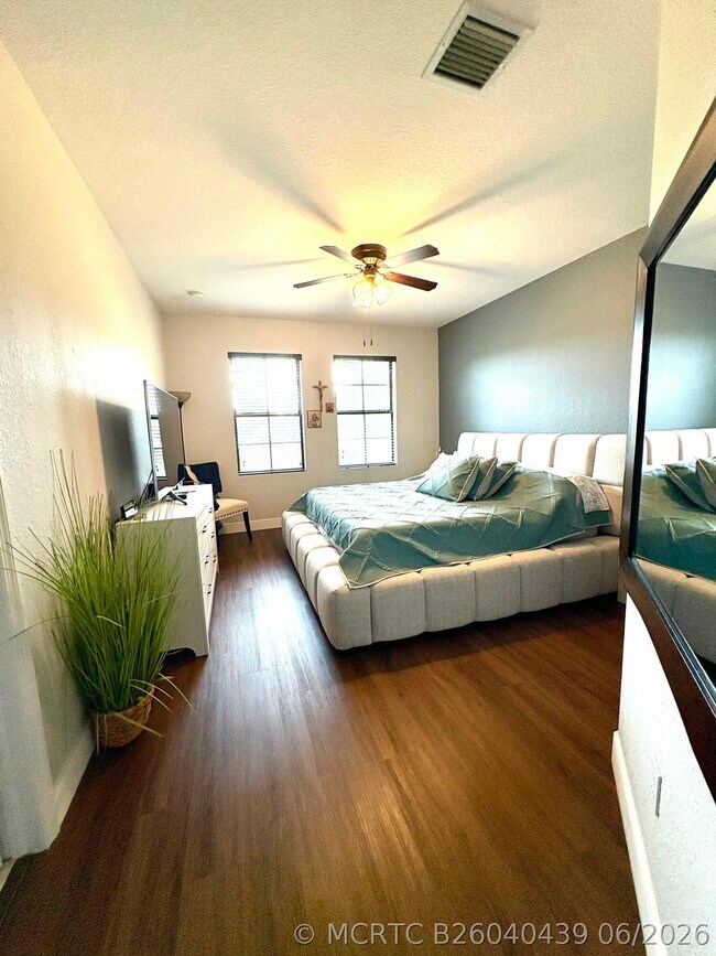 Photo - 167 Gramercy Square Dr
