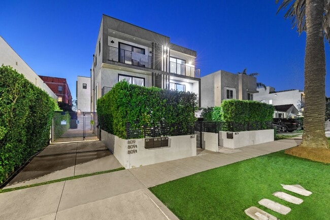 Photo - 3 BED 3 BATH | PRIVATE FRONT YARD | PRIVATE 2 CAR ATTACHED GARAGE | WASHER | DRYER | CENTRAL A/C