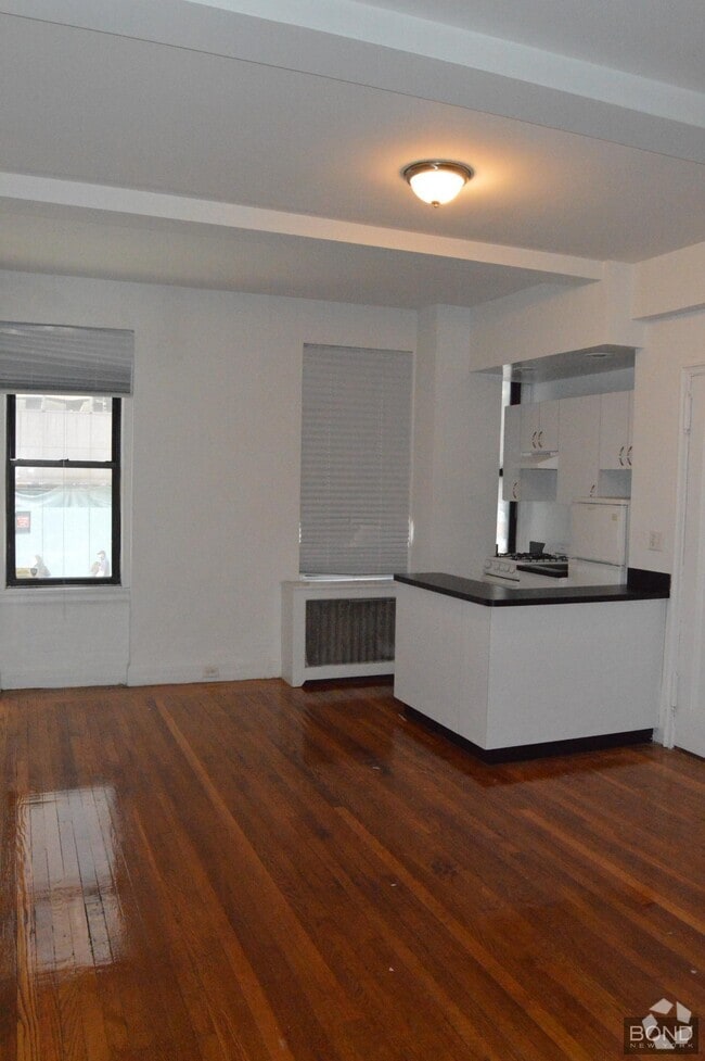 Building Photo - 140 E 46th St Unit 2F Rental