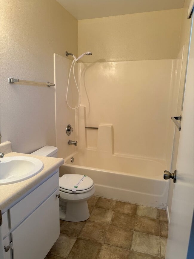 Photo - 8266-8266 Linden Rd