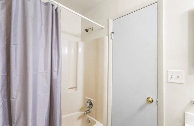 Photo - 900 Monarch Dr