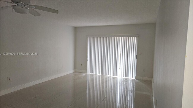 5201 NW 7th St Unit 207