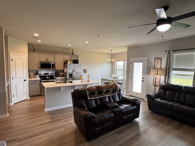 Photo - 25755 Pristine St