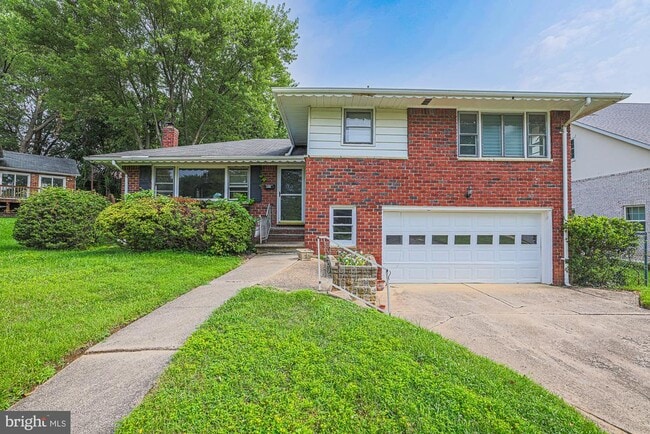 Photo - 2302 Farringdon Rd