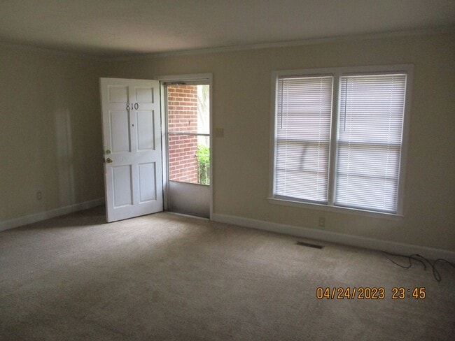 Photo - Eleventh Ave., 810