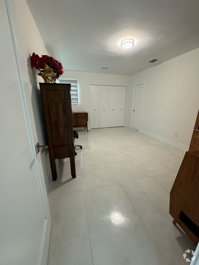 Building Photo - 14940 SW 69th Ct Rental