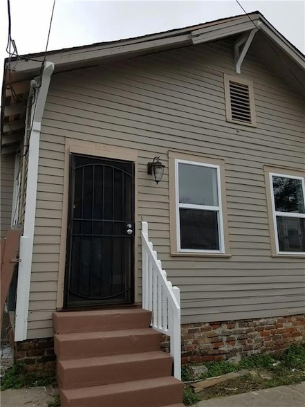 Photo - 2128 Clara St