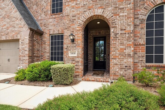 Photo - 1010 Bat Hawk Ct