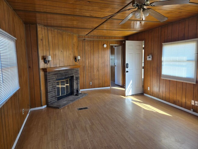 Photo - Three Bedroom, Pet Friendly Home!