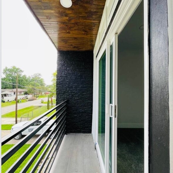 Photo - 7203 Weyburn St