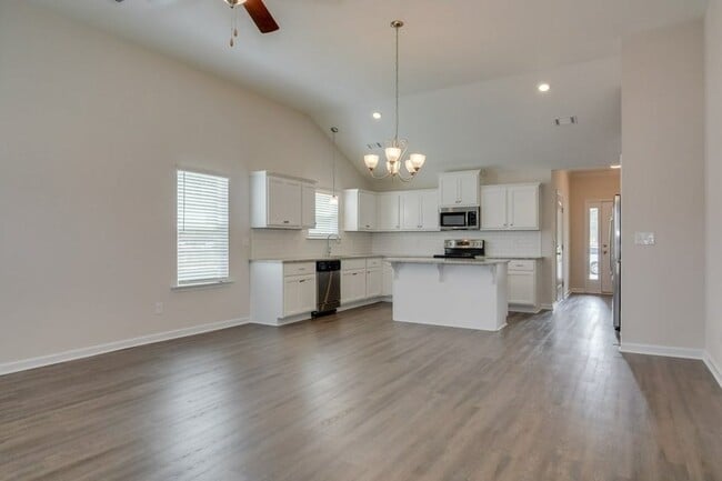 Photo - 347 Norwich Dr