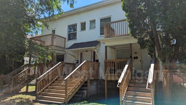 Photo - 1051 Pine Ave NW