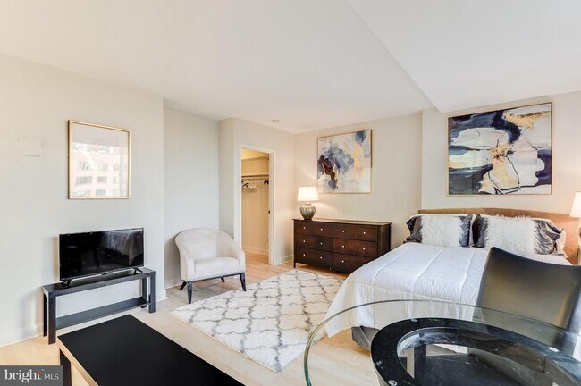 Photo - 1011 Arlington Blvd Unit 811