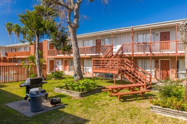 Exterior - Portland Manor Apartments