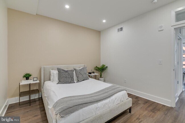 Photo - 150 S Independence Mall W Unit 403