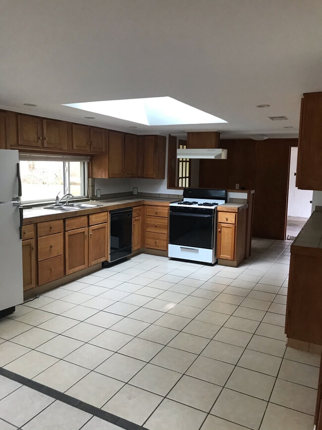 Photo - 223 W Washington St