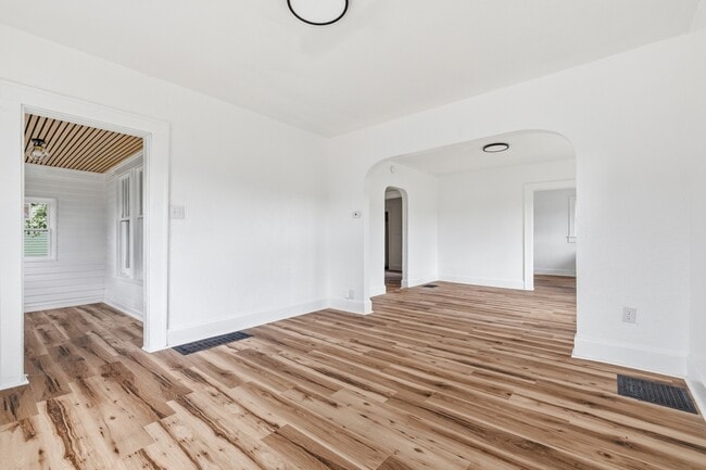 Photo - 2446 Morton St