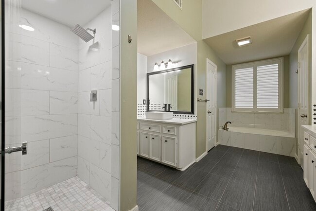 Photo - 2807 4 Pines Dr