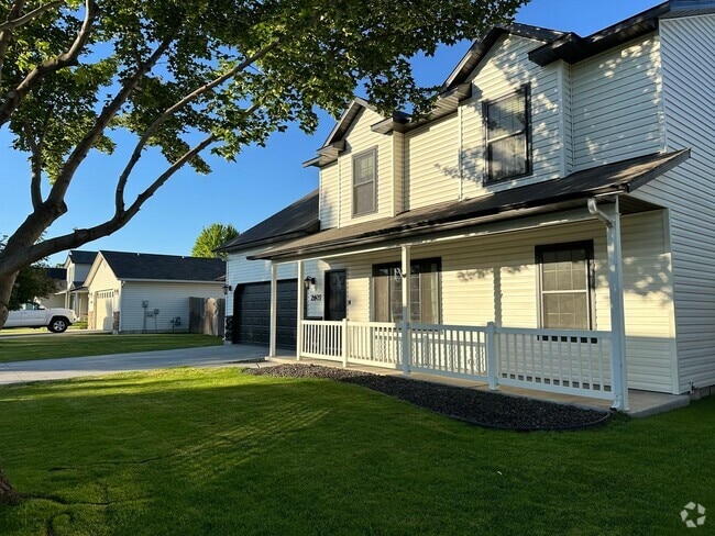 Building Photo - Beautiful 4 bedroom, 2.5 bath home