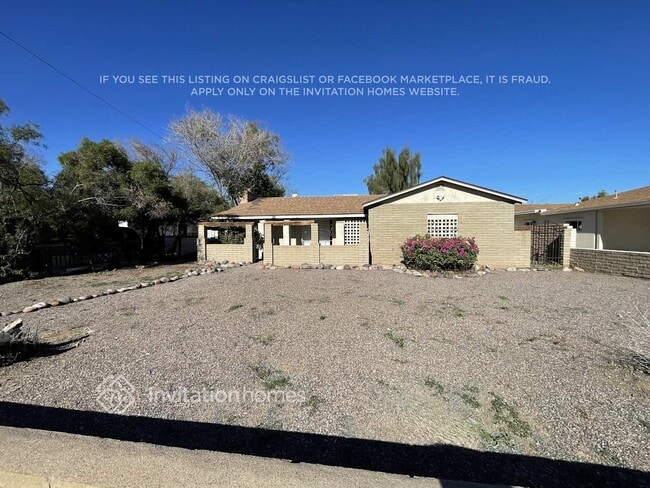 Building Photo - 2532 E Clarendon Ave