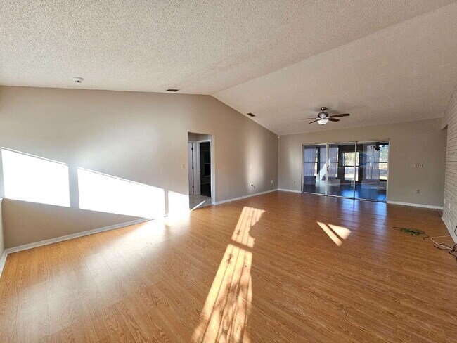 Photo - 819 Glencove Ave NW