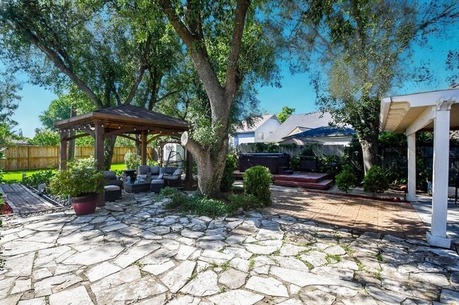 Photo - 14810 Charlmont Dr