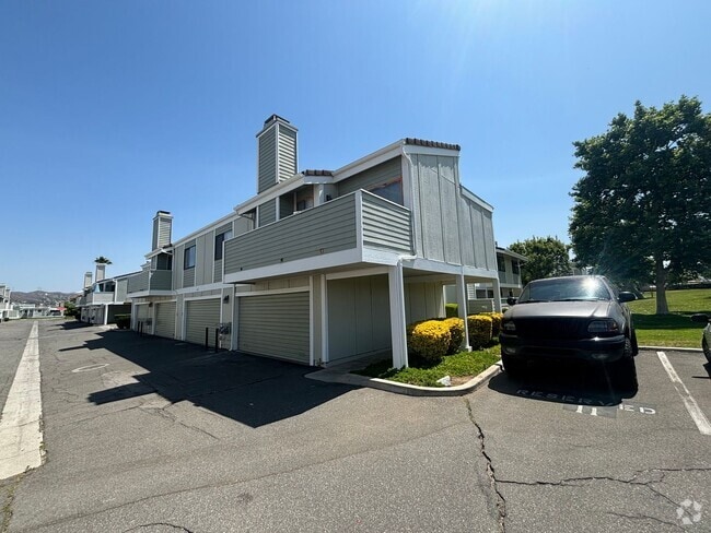 Building Photo - 2 Bedroom Condo for Rent in Canyon Country!
