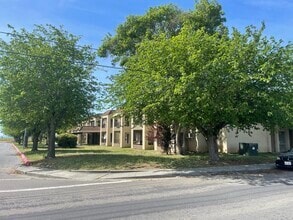 1100 West St Apts
