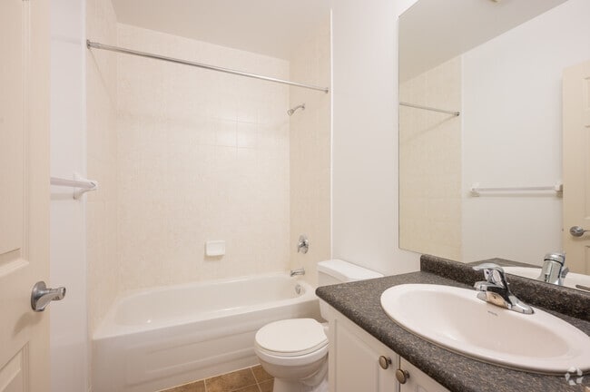 2BR, 2BA - 1,130SF - Bathroom