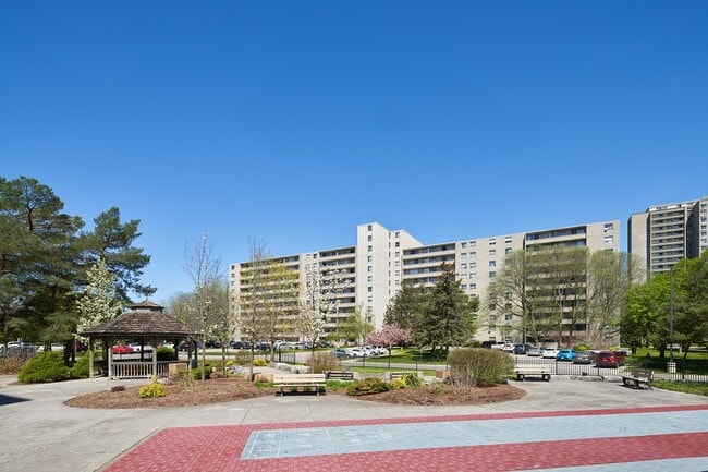 Building Photo - 115 Cherryhill Blvd