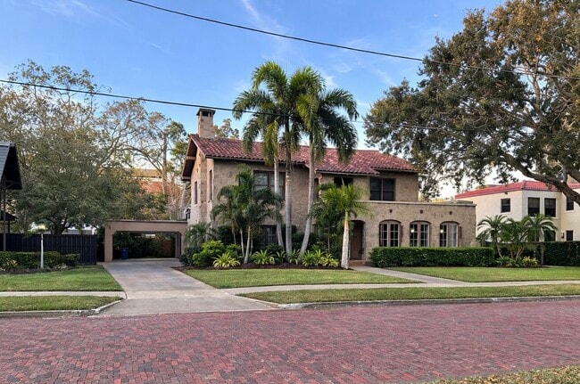 Building Photo - 955-955 39th Ave N