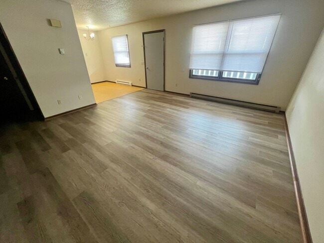 Building Photo - 928 1st Ave Unit 5