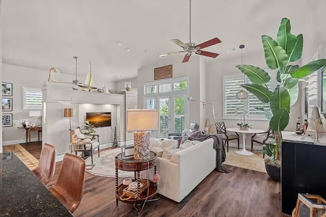 Photo - 635 N Alexander St Unit 0