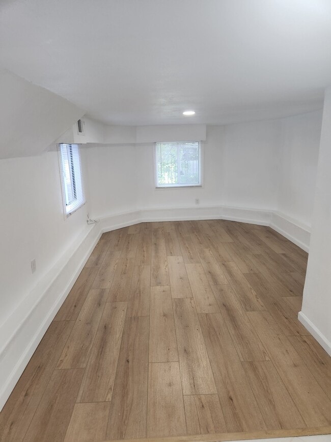 Building Photo - 2827 D St