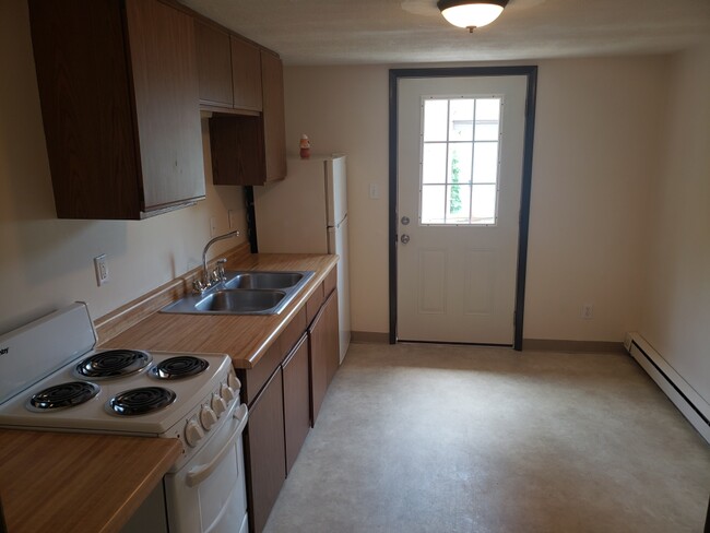 kitchen - 206 Campbell St Townhome