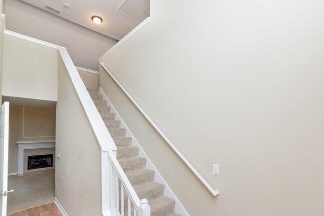 Photo - 384 Jasmine Dr