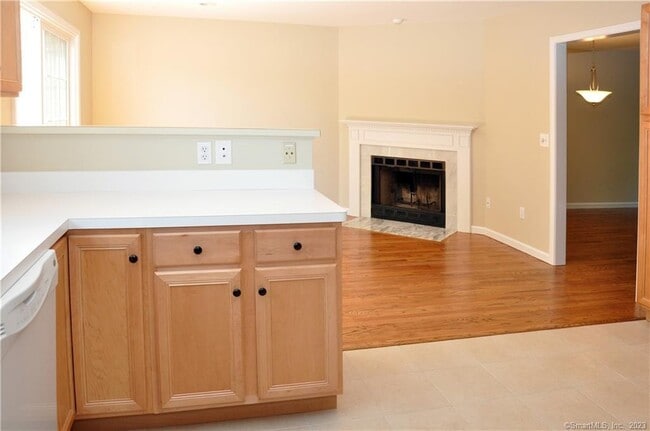 Photo - 170 Governor Trumbull Way Unidad 170