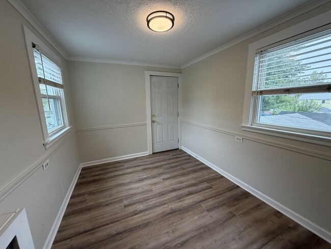 4417 Eastway St Unit Upper