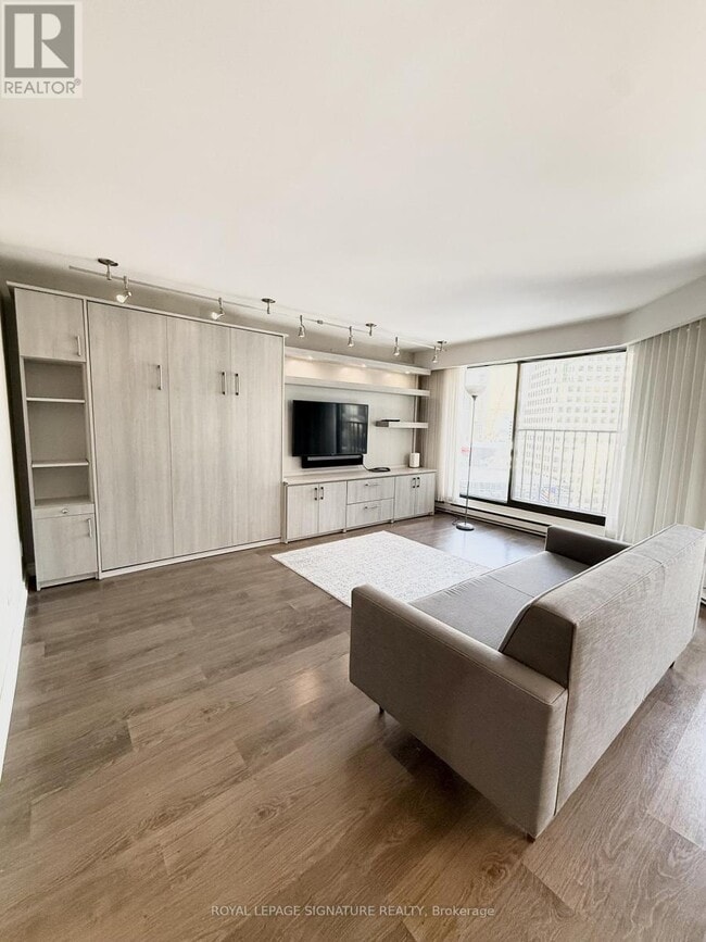 Photo - 65 Harbour Square Unit 1609