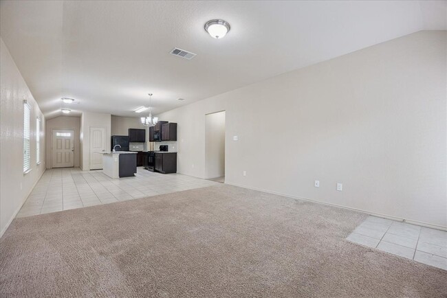 Photo - 181 Lake Gln
