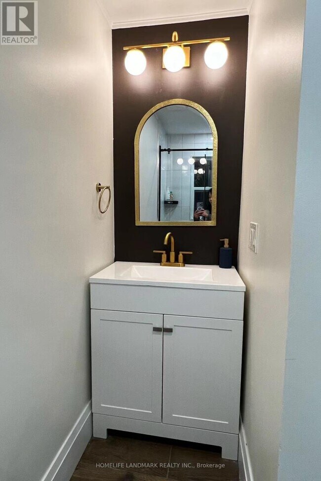 Photo - 5765 Byng Ave