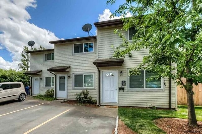 Photo - Updated 2BD/1BA Townhome- Move-In Ready Just in Time for Summer!