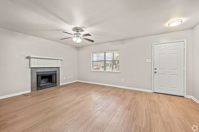 Photo - Seasons & Woodale Apartments