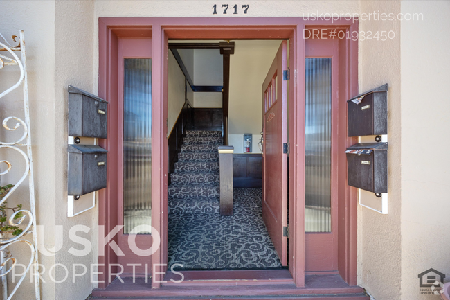 Building Photo - "Charming 1-Bedroom Retreat in Prime Sacra... Unit 3 Rental