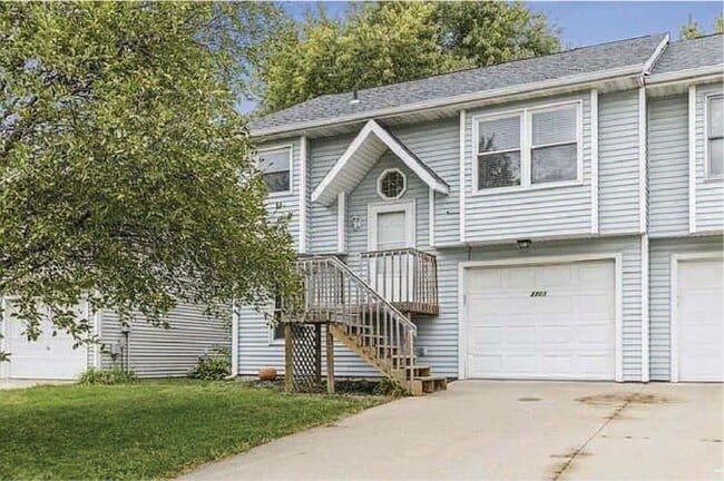 Spacious 3-Bed, 2-Bath Duplex with Fenced ... - Spacious 3-Bed, 2-Bath Duplex with Fenced ... Townhome